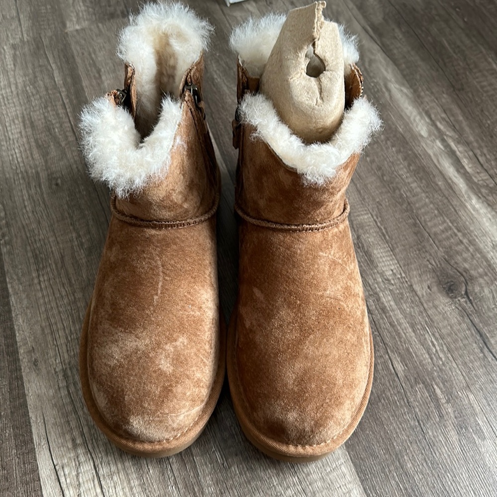 Ugg size woman’s 6